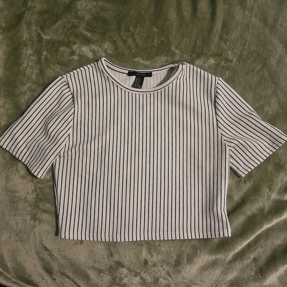 Forever 21 Black and White Striped Short Sleeve Top